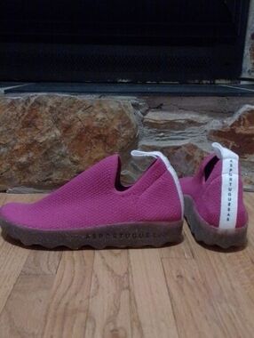 NWOT Asportuguesas EgoFriendly Footwear Magenta Slip In Comfort